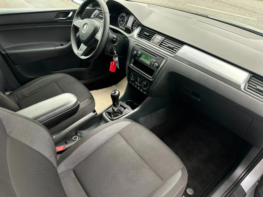Skoda Rapid 1,6 TDi 105 Active GreenTec 5d - Image 8