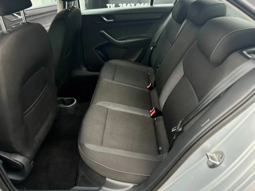 Skoda Rapid 1,6 TDi 105 Active GreenTec 5d - Image 10